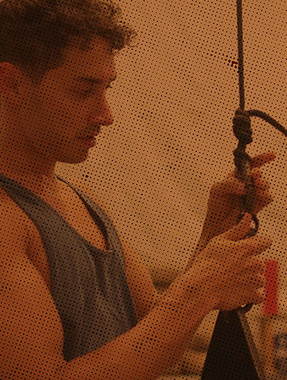 cirque artist preparing to train